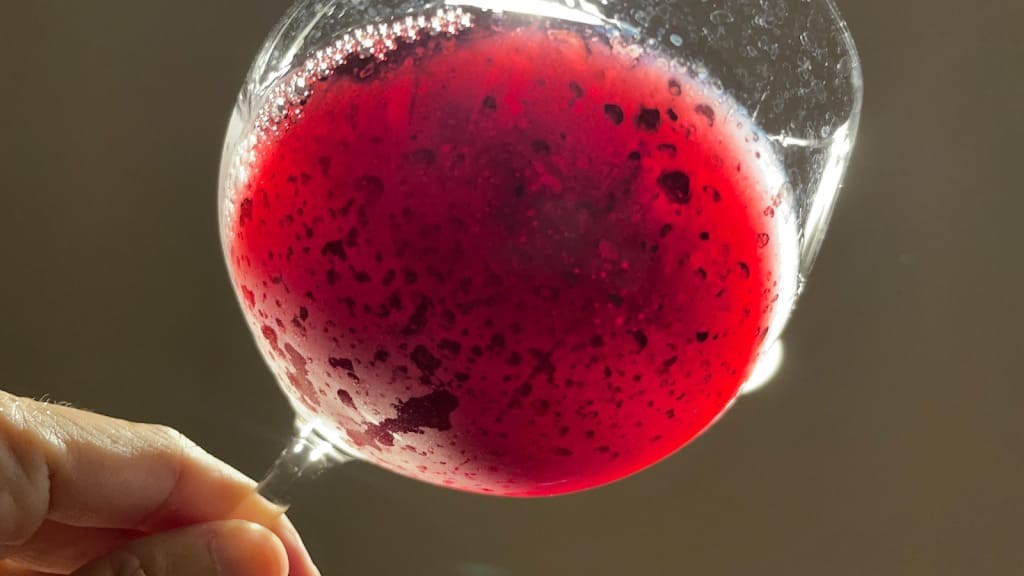 外観はやや明るめのルビーレッド