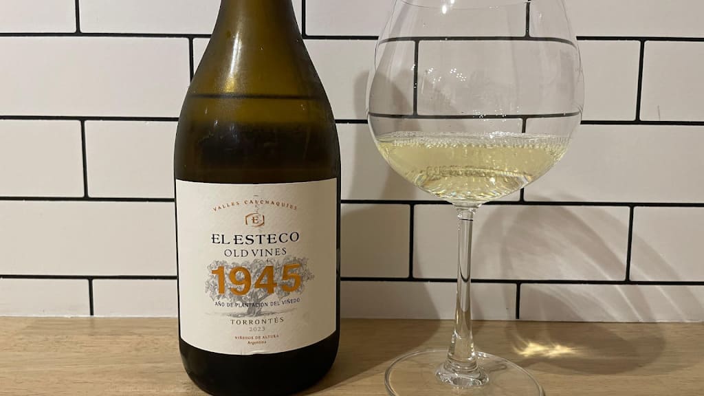 酸味とほのかな苦みが生み出す複雑味