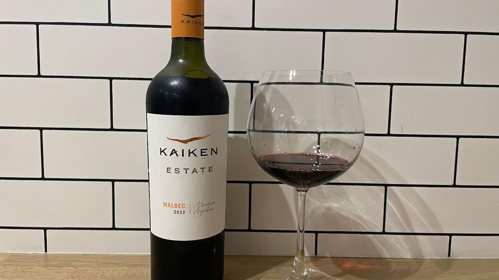 マルベック特有のまろやかな渋みと果実味。そして酸味