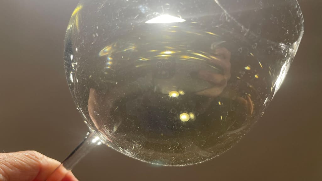 クリアなレモンイエローの外観